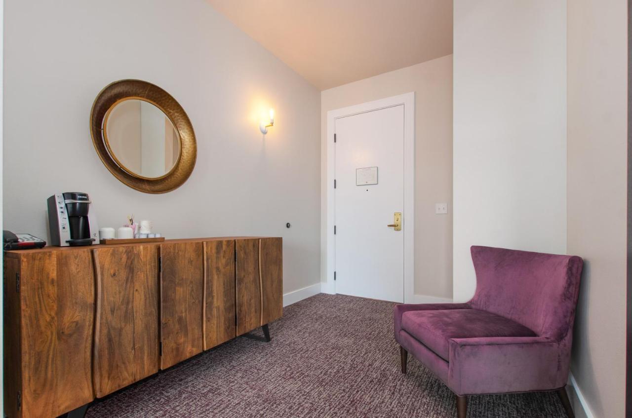 The Dundee - A Trace Hotel Экстерьер фото